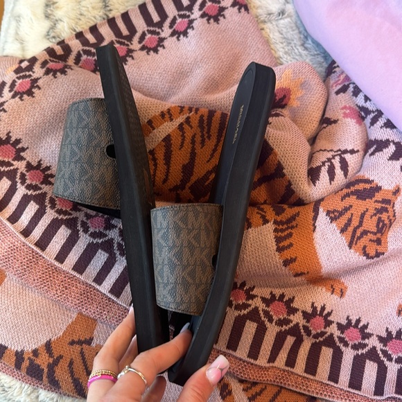 Michael kors brown mk print pool slide - Picture 5 of 5